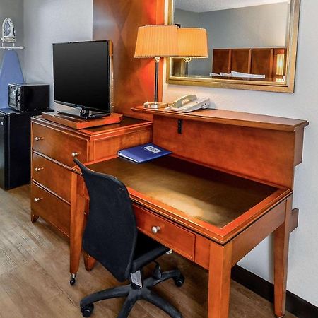 Rodeway Inn North Charleston - Ashley Phosphate Экстерьер фото