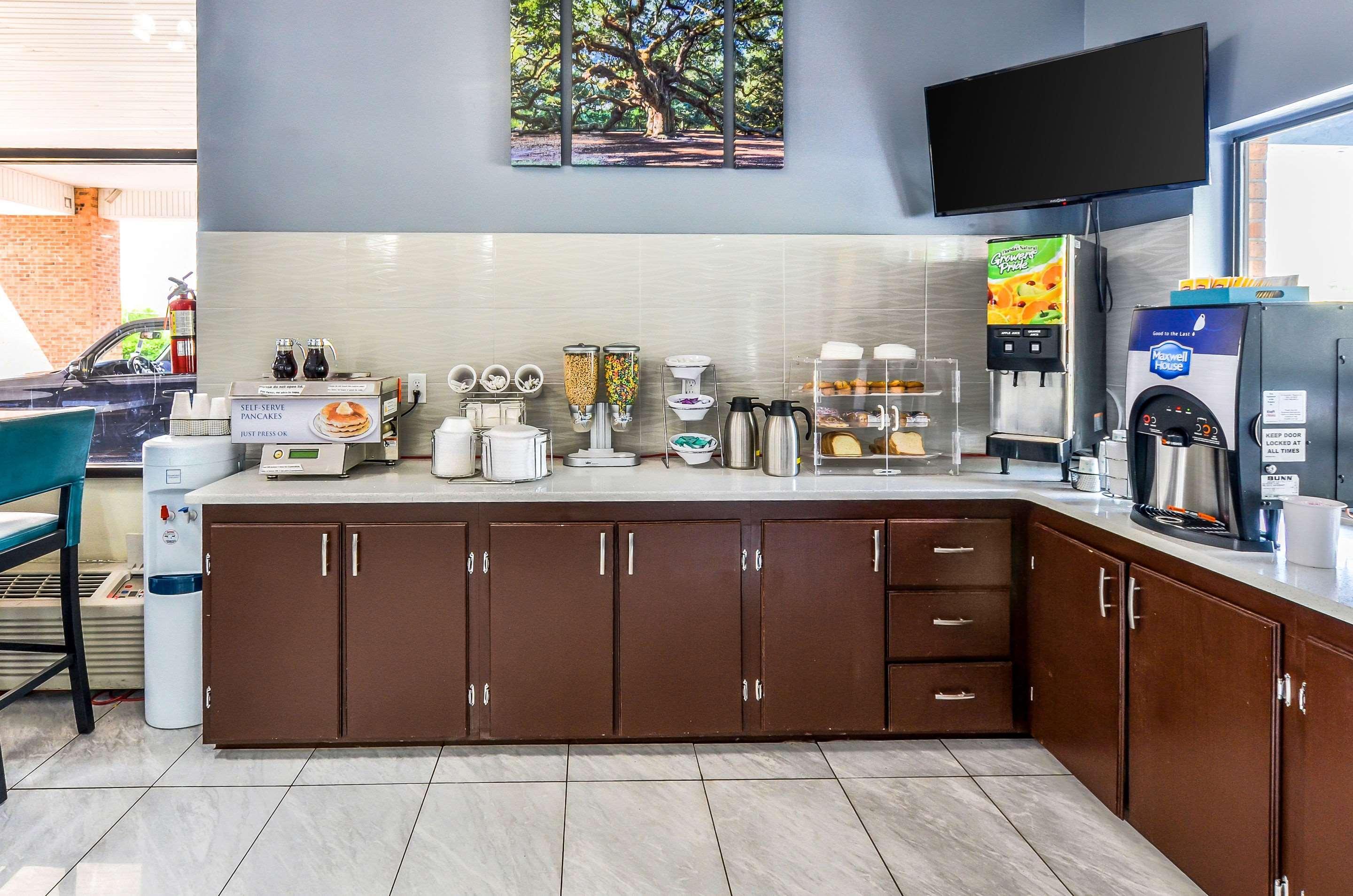Rodeway Inn North Charleston - Ashley Phosphate Экстерьер фото