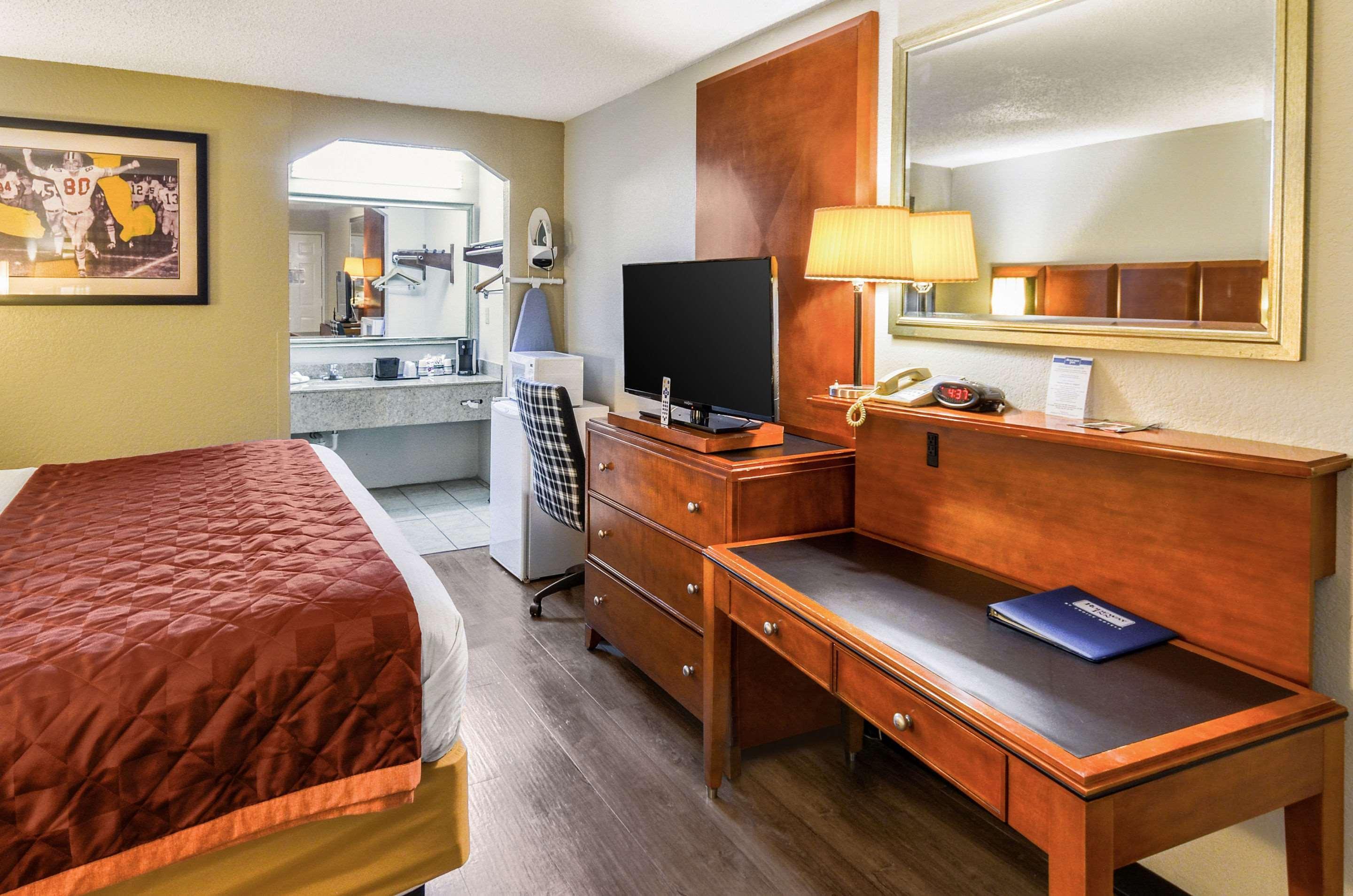Rodeway Inn North Charleston - Ashley Phosphate Экстерьер фото