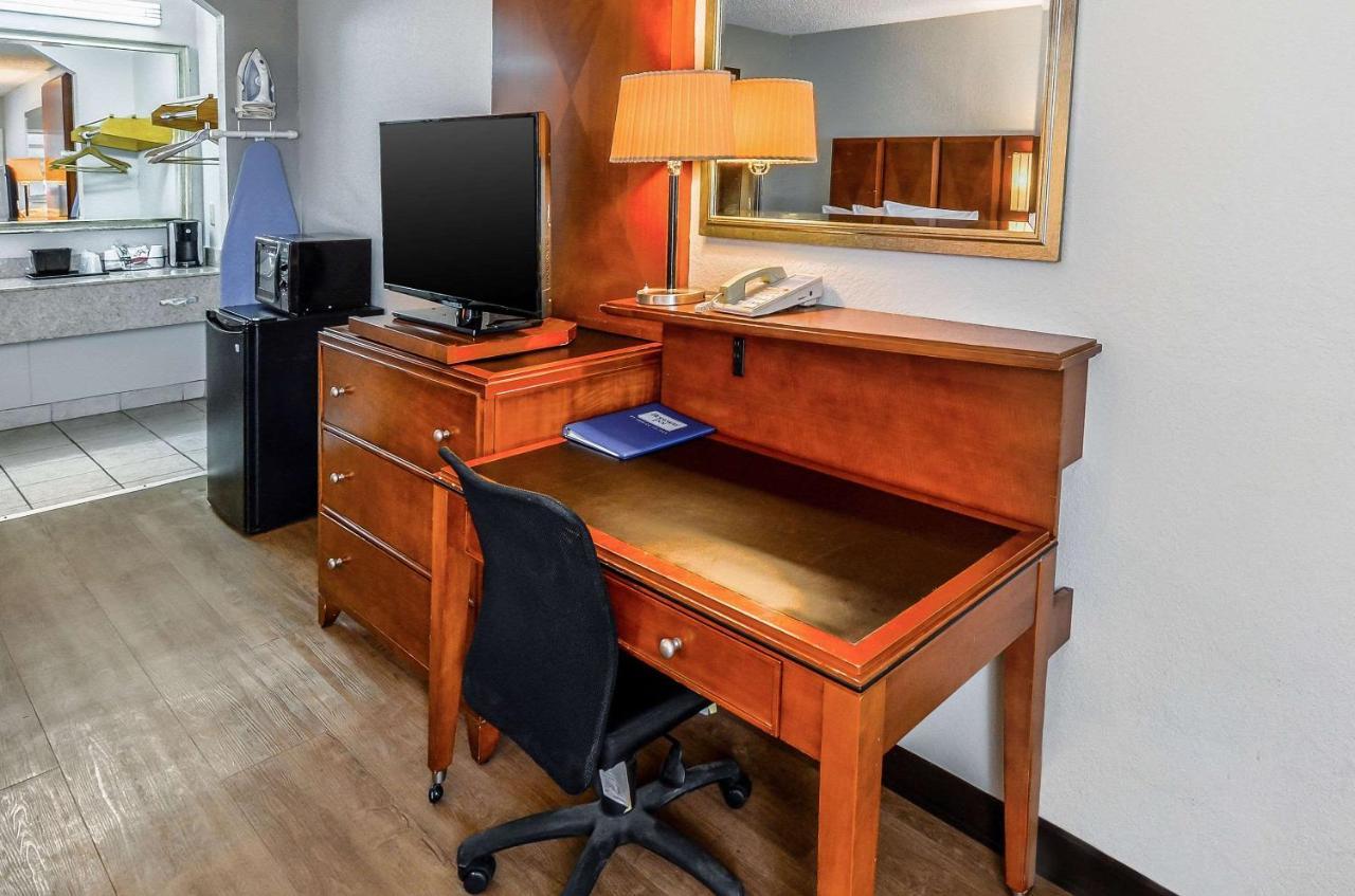 Rodeway Inn North Charleston - Ashley Phosphate Экстерьер фото